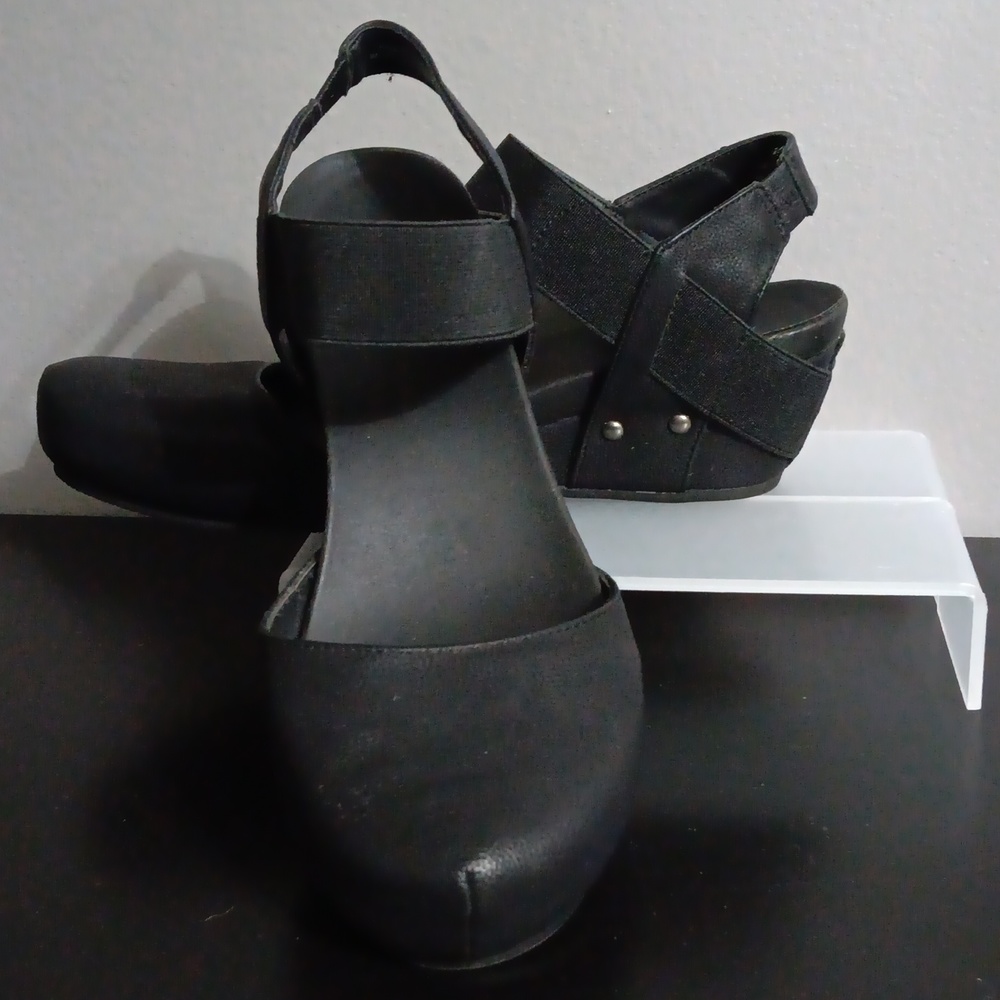 AXXIOM Wynne Sling Back Black Mary Jane 2in Wedge hell with elastic straps